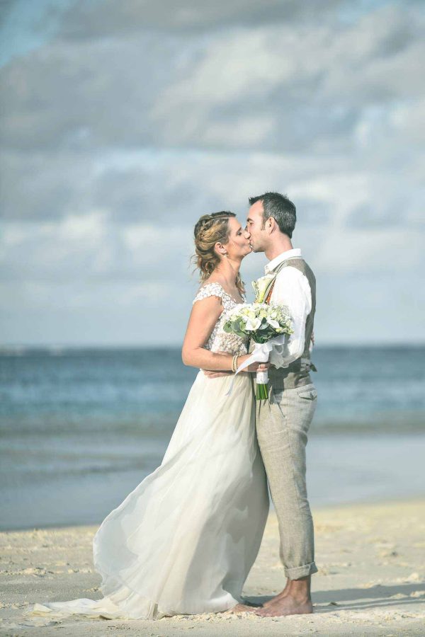 Post-wedding photoshoot  on the beach in Mauritius