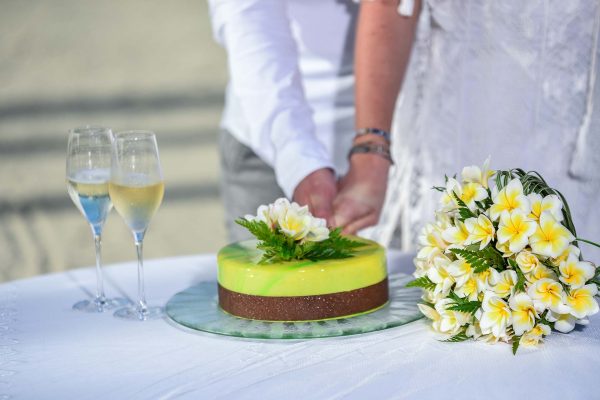 yummy yellow wedding cake with champagne and bouquet