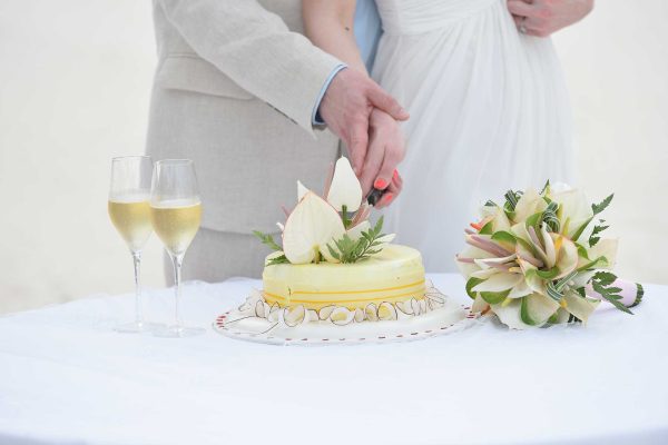 nice wedding cake cutting with champagne and awesome bouquet