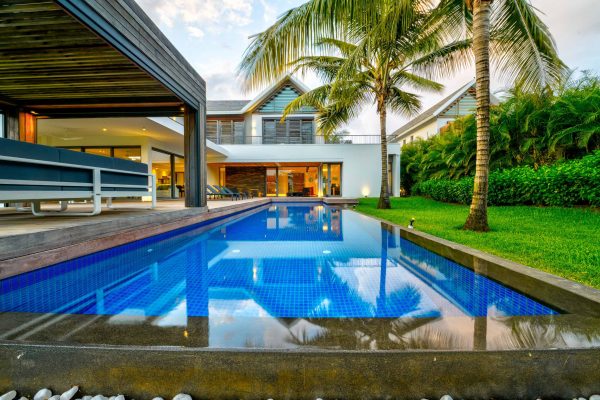 real estate house with immense blue pool